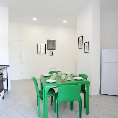Bright & Near The Station Apartment Salerno