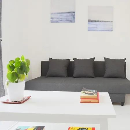 Apartment Bright & Near The Station Salerno