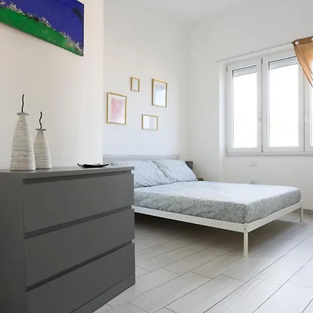 Apartment Bright & Near The Station *