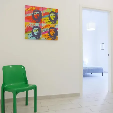 Guesthost - Bright & Near The Station * Salerno